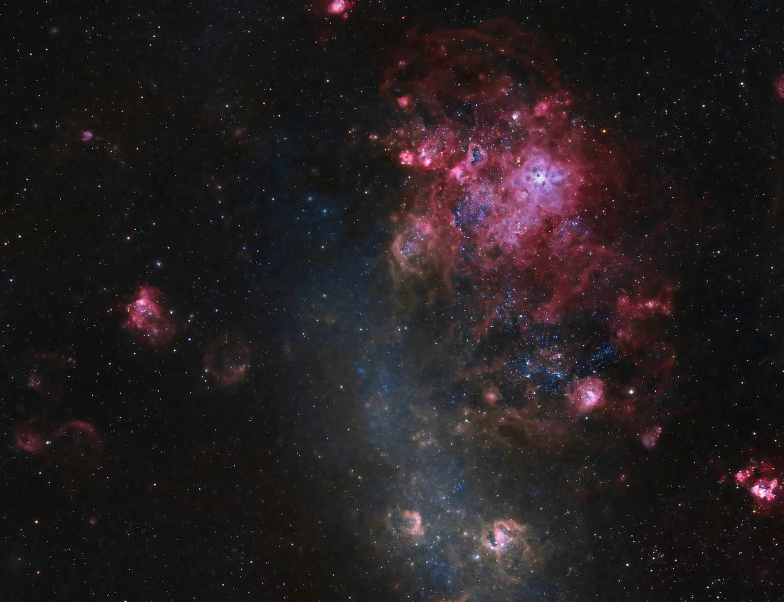 Nebulosa rosada de cielo profundo